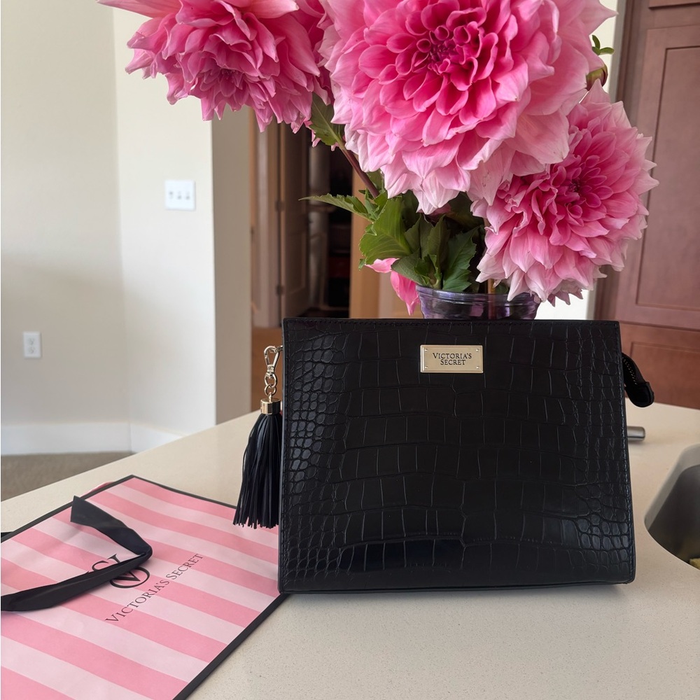 A very elegant makeup bag for women. Victoria’s Secret.
